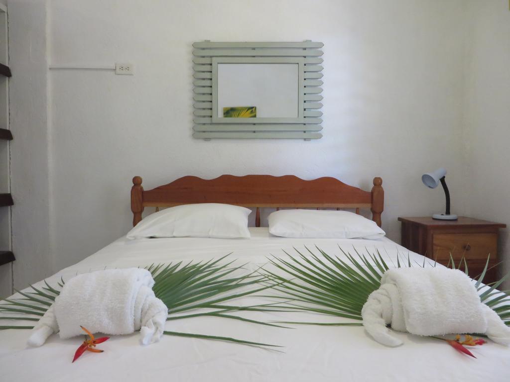 Simberts Apartments Maya Beach Exterior photo