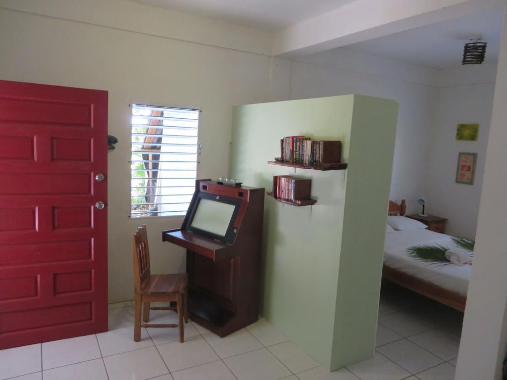 Simberts Apartments Maya Beach Exterior photo